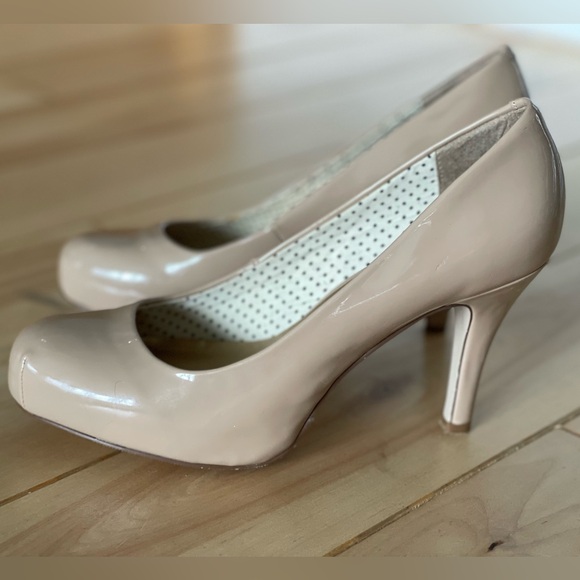 Madden Girl patent nude Getta pumps, 6.5, excellent condition - Picture 4 of 10